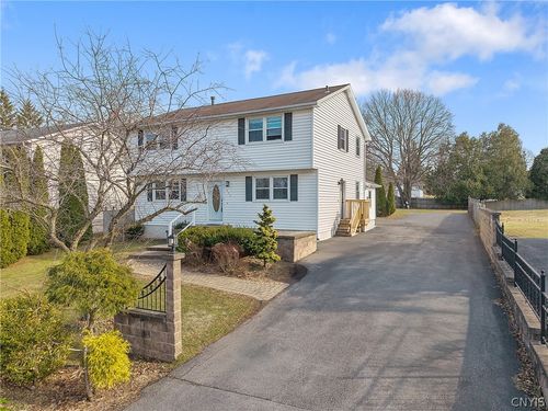 111 Bonnie Dr, Syracuse, NY, 13209-1208 | Card Image