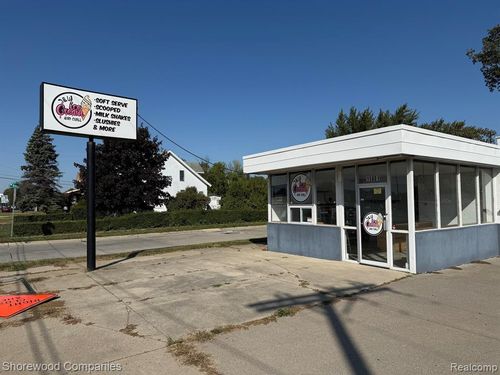 15801 E 10 Mile Rd, Eastpointe, MI, 48021-1119 | Card Image
