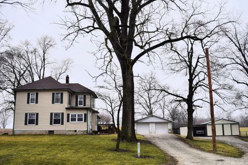 10036 Columbus Cincinnati Rd, South Charleston, OH, 45368-9347 | Card Image