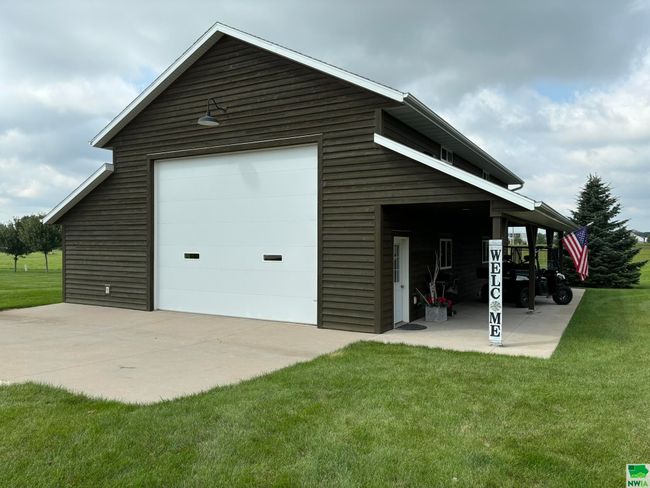 925 Sunrise Trl, House other with 5 bedrooms, 3 bathrooms and null parking in Sioux Center IA | Image 43