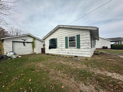 307 N Mill Street, House other with 2 bedrooms, 1 bathrooms and 1 parking in Martinsville IL | Image 2