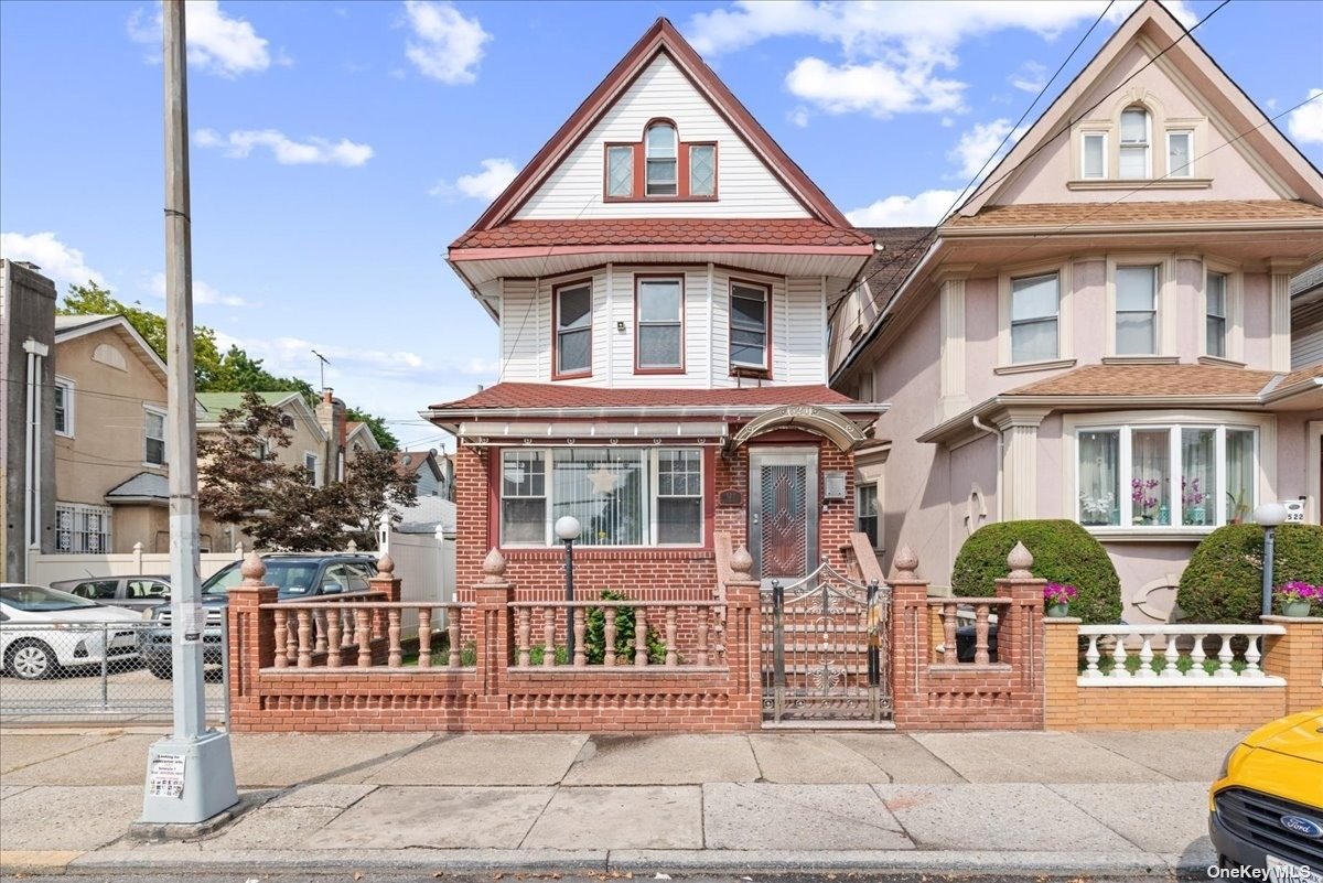 34th St, Brooklyn, NY 11203