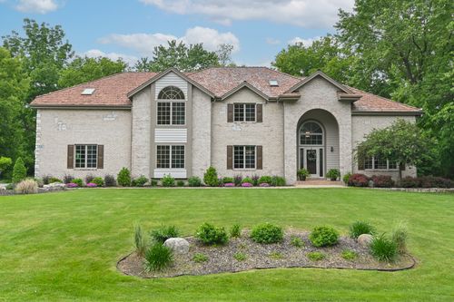 3091693 Greywood Ln, Delafield, WI, 53018-2147 | Card Image