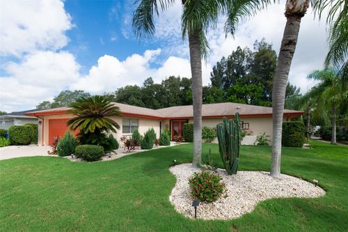 207 Amesbury Cir, SUN CITY CENTER, FL, 33573-5802 | Card Image