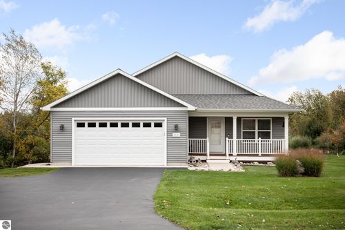 4838 Bartlett Rd, Williamsburg, MI, 49690-9233 | Card Image