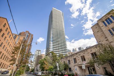 3111 - 65 St Mary St, Condo with 1 bedrooms, 1 bathrooms and null parking in Toronto ON | Image 2