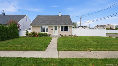 47 Berkeley Pl, Massapequa, NY, 11758-6307 | Card Image