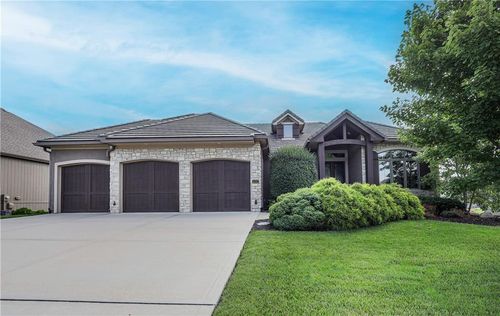 1217 Kingsland Cir, Raymore, MO, 64083-7202 | Card Image