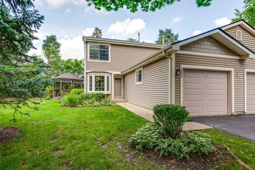 302 Forest Knoll Dr, Palatine, IL, 60074-2348 | Card Image