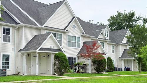 141 Ruth Ct, Middletown, NY, 10940-5320 | Card Image