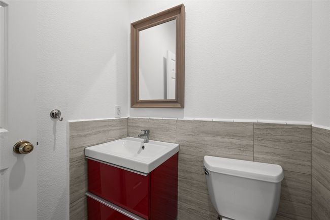 Downstairs Bathroom | Image 12
