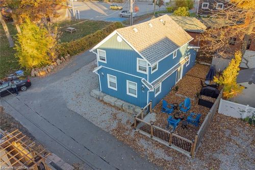 {{alt}} | Card Image