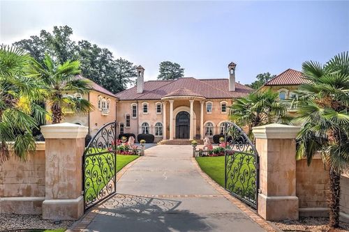 720 Heards Ferry Rd, Sandy Springs, GA, 30328-4741 | Card Image
