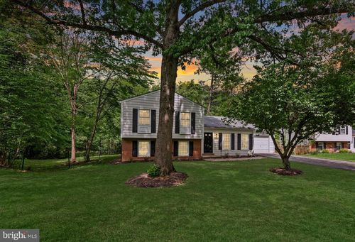 9518 Center St, VIENNA, VA, 22181-3242 | Card Image