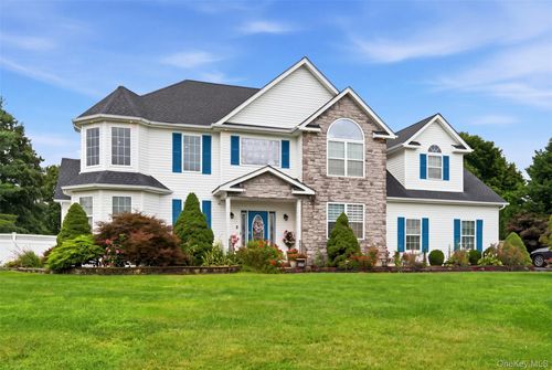 2 Sherwood Dr, Shoreham, NY, 11786-2054 | Card Image