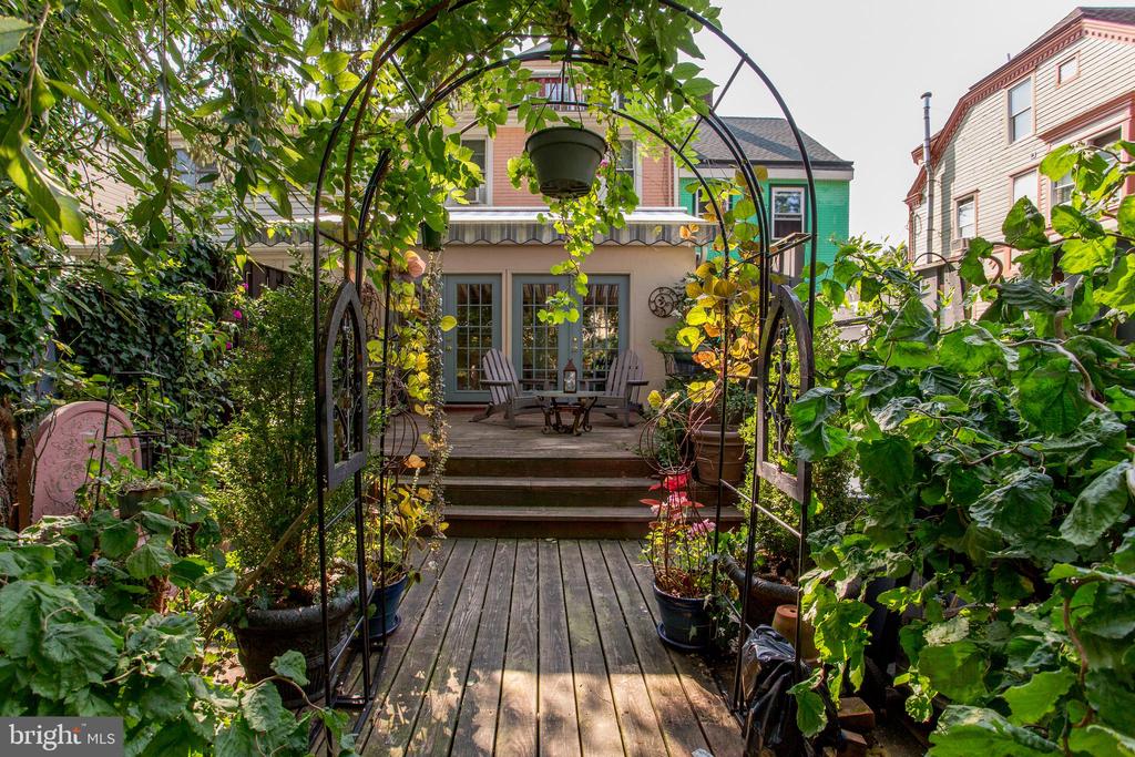 Main St, Lambertville, NJ 08530