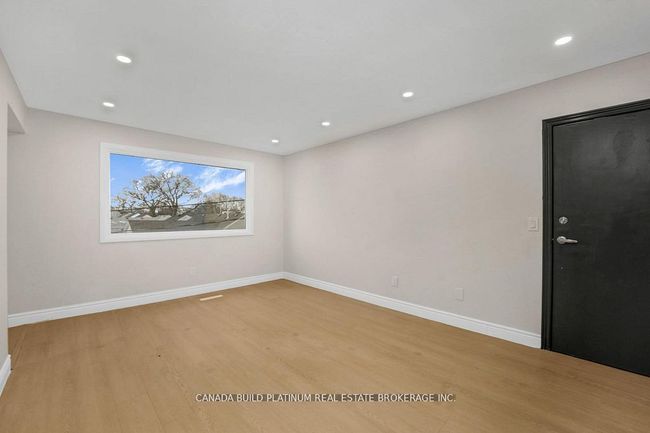 1985 College Ave, Home with 4 bedrooms, 8 bathrooms and 8 parking in Windsor ON | Image 11