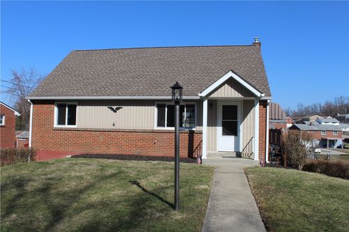 678 Colonial Manor Rd, North Huntingdon, PA, 15642-1611 | Card Image