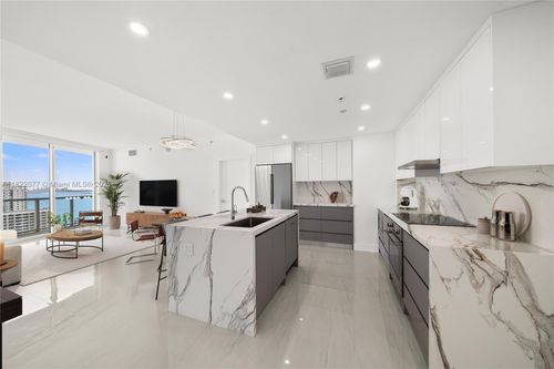 apt-2104-1900 N Bayshore Dr, Miami, FL, 33132-3010 | Card Image