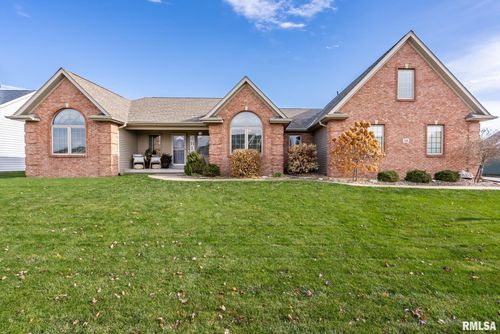 18 Nicholas Ct, Eldridge, IA, 52748-9592 | Card Image