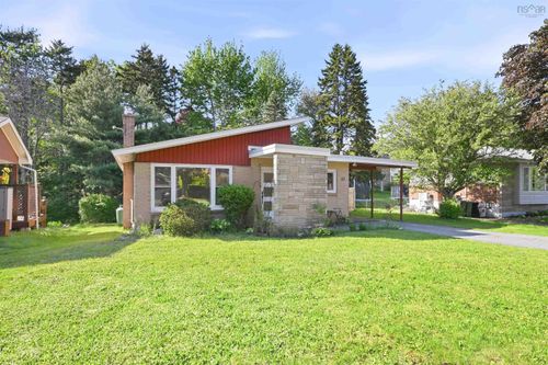 47 Gateway Rd, Halifax, NS, B3M1N1 | Card Image