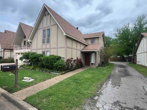 1009 Town Lake Dr, Longview, TX, 75601-4925 | Card Image