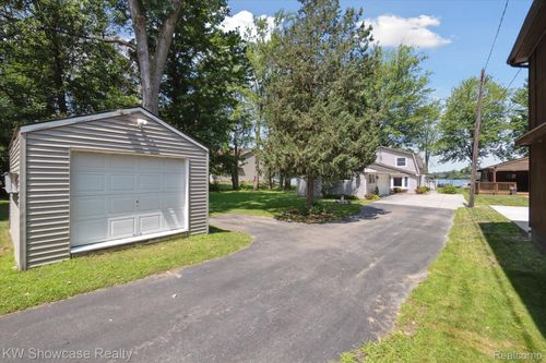 3422 Ponemah Dr, Fenton, MI, 48430-1393 | Card Image