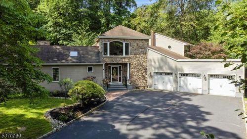 2 Darby Rd, East Brunswick, NJ, 08816-3407 | Card Image