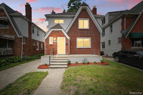 18287 Santa Rosa Dr, Detroit, MI, 48221-2242 | Card Image