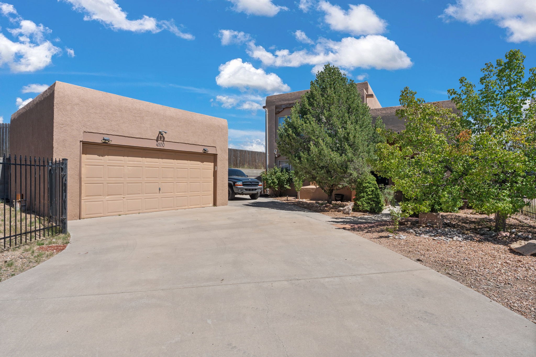 Chaparron Pl, Santa Fe, NM 87507