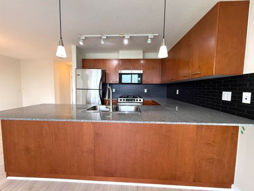 14xx-4333 Central Blvd, Burnaby, BC, V5H4W8 | Card Image