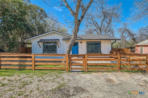 1722 Lee St, New Braunfels, TX, 78130-6422 | Card Image