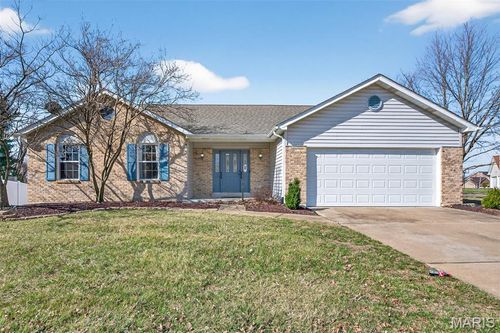 2071 Hackmann Estates Dr, Saint Charles, MO, 63303-4468 | Card Image