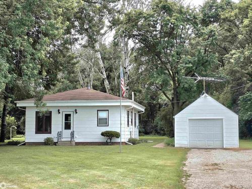 15403 North St, Mason City, IA, 50401-9294 | Card Image