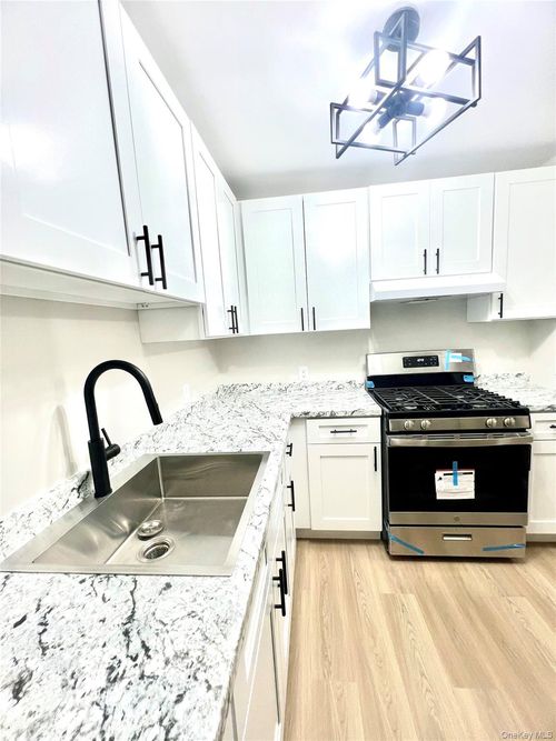 51 Ruth Ct, Middletown, NY, 10940-5329 | Card Image