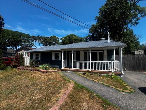133 Shinnecock Ave, Mastic, NY, 11950-4240 | Card Image