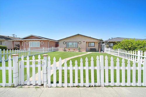 517 Bridge St, Watsonville, CA, 95076-3647 | Card Image