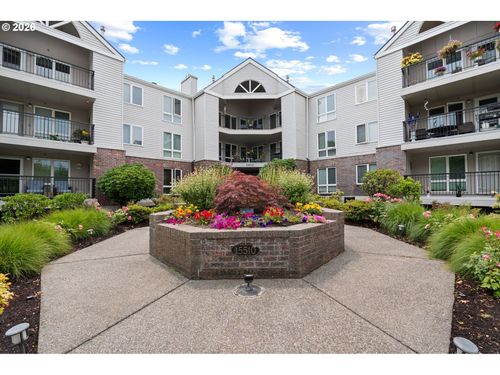 11-15510 Ne Knott St, Portland, OR, 97230 | Card Image