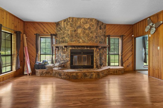 10425 Bussey Rd, House other with 4 bedrooms, 2 bathrooms and null parking in Silsbee TX | Image 6