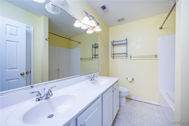 Bathroom with double vanity and bathtub / shower combination | Image 26