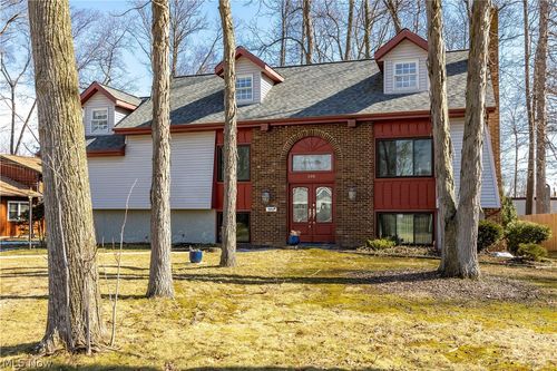 105 Northwood Hollow Ct, Amherst, OH, 44001-2031 | Card Image