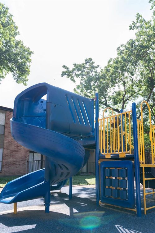 1913-2-200 Hallow Tree Lane, Houston, TX, 77090 | Card Image