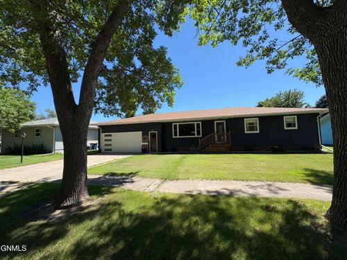 312 2nd St S, Ellendale, ND, 58436-7122 | Card Image