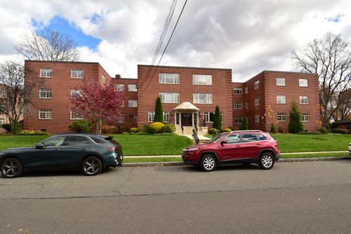 apt-205-30 Outlook Ave, West Hartford, CT, 06119-1456 | Card Image