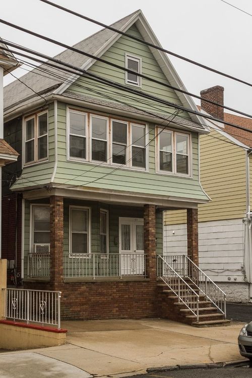 124 W 54th St, Bayonne, NJ, 07002-2201 | Card Image