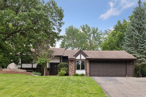 8312 140th Street Ct, Apple Valley, MN, 55124-9524 | Card Image