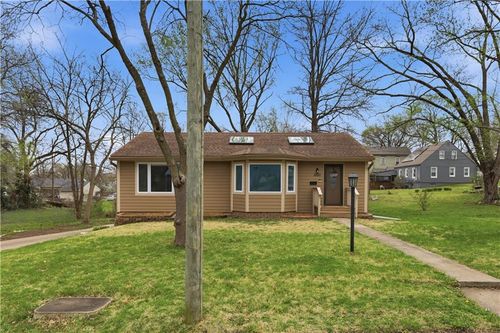 1221 Kiowa St, Leavenworth, KS, 66048-1246 | Card Image