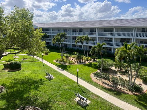 f124-5208 Ne 24th Ter, Fort Lauderdale, FL, 33308-3967 | Card Image