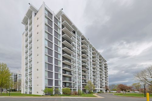 11d-8809 W Golf Rd, Niles, IL, 60714-5733 | Card Image