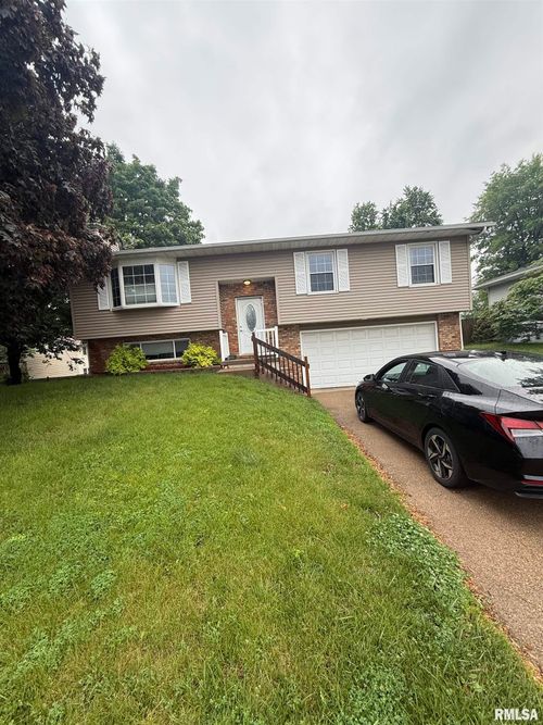 4155 Utica Ridge Rd, Bettendorf, IA, 52722-1631 | Card Image